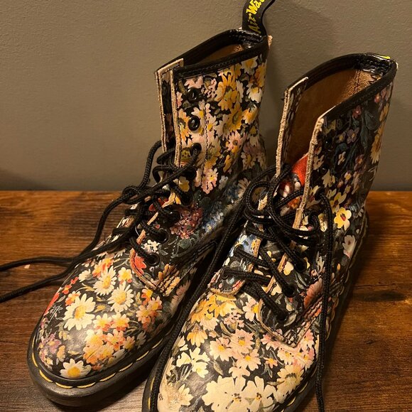 Rare Vintage 90's Dr. Martens Floral Combat Boots Size 8 Women's - Picture 1 of 5